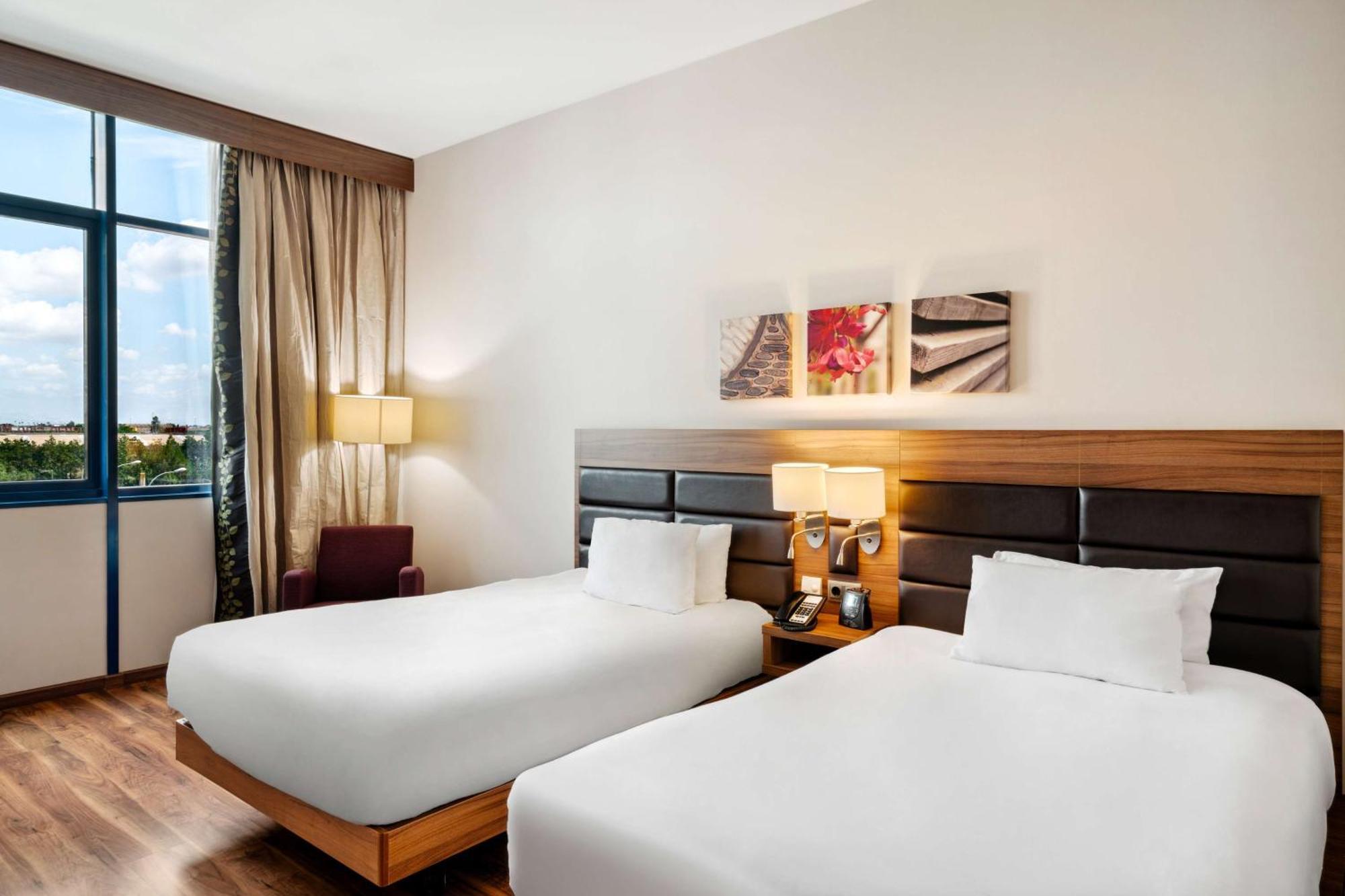 Hilton Garden Inn Sevilla Екстер'єр фото